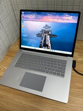 Microsoft Surface Laptop 3 i7-1065G7 16GB 512GB SSD 13.5" Touchscreen Cracked